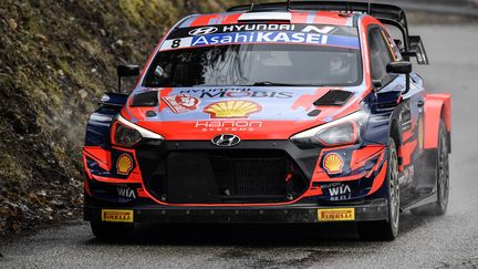 L'Estonien Ott Tanak à l'attaque sur le rallye de Monte-Carlo le 21 janvier 2021  (PHILIPPE DESMAZES / AFP)