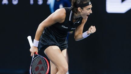 La Française Caroline Garcia lors de son troisième tour de l'Open d'Australie, face à l'Allemande Laura Siegemund, le 21 janvier 2023. (FRANK MOLTER / AFP)