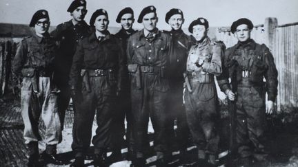 Une image prise quelques jours avant le d&eacute;but de l'Op&eacute;ration "Overland" montrant les membres des commandos Kieffer, le &nbsp;commando Kieffer &eacute;taient un groupe de 177 soldats fran&ccedil;ais qui ont particip&eacute; &agrave; l'invasion de la Normandie pendant la Deuxi&egrave;me Guerre mondiale. (HUBERT FAURE / AFP)