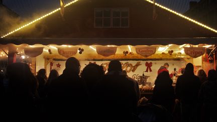 Le marché de Noël, maintenu à Amiens, avec des règles strictes, le 27 novembre 2021. (MORGANE HEUCLIN-REFFAIT / FRANCE-BLEU PICARDIE)