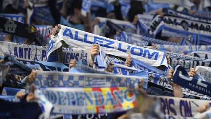 Des supporters de l'OM, lors d'un match au stade Vélodrome. (NICOLAS TUCAT / AFP)