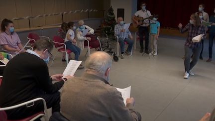 Isère : des choristes bénévoles viennent égayer le quotidien d'un Ehpad