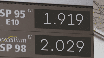 Depuis le 1er janvier, il n’y a plus de ristourne à la pompe de la part du gouvernement. Dans les stations, le litre de carburant a donc grimpé en une nuit. Jusqu’où les prix peuvent-ils aller ? (CAPTURE ECRAN FRANCE 2)