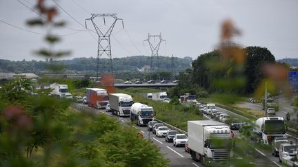 Un embouteillage sur l'A23, au nord de Valenciennes (Nord). (MAXPPP)