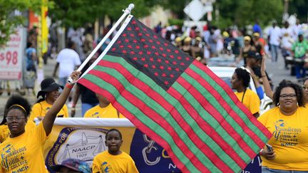 Cette parade annuelle dans Philadelphie commémore l'annonce de l'abolition de l'esclavage le 19 juin 1865 aux Etats-Unis, déclaré journée officielle fériée par Tom Wolf, le gouverneur de Pennsylvanie. (BASTIAAN SLABBERS / NURPHOTO)