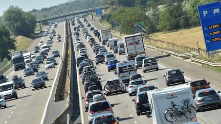 Des véhicules circulent sur l'A7 au sud de Vienne (Isère), le 3 août 2019. (MAXPPP)