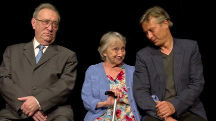 Une comédie entre rire et larmes avec Gérard Chaillou (le directeur), Françoise Bertin (la maman) et Laurent d'Olce (le fils)
 (Joseph Caprio)