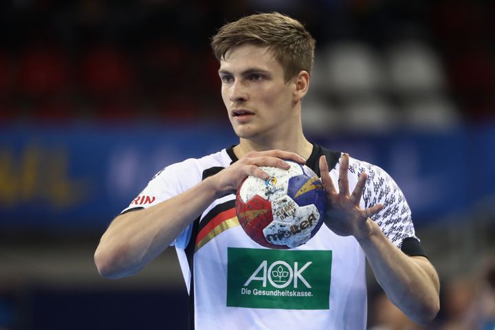 Le joueur allemand Rune Dahmke contrôle le ballon lors du Mondial 2017 en France, lors du match Allemagne-Arabie saoudite, à Rouen (Seine-Maritime), le 17 janvier 2017. (ALEX GRIMM / BONGARTS)