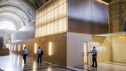 La salle d'audience construite au sein du palais de justice de l'Île de la Cité à Paris, pour le procès des attentats du 13 novembre 2015. (OLIVIER CORSAN / MAXPPP)