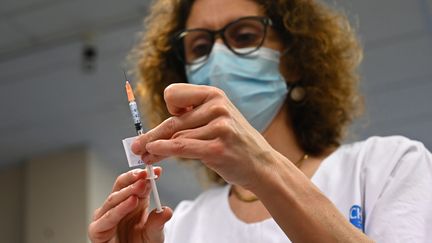 Vrai ou Fake : le fichier "SI Vaccin Covid" du gouvernement viole-t-il le secret médical ?