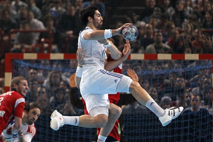 Nikola Karabatic lors du match amical entre la France et la Norv&egrave;ge, le 12 janvier 2012, &agrave; Bercy. (CHARLES PLATIAU / REUTERS)