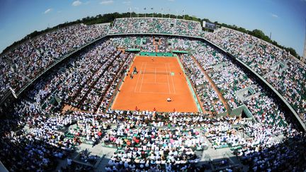 Le court central de Roland-Garros lors du match Berdych-Soderling, le vendredi 4 juin 2010. (REAU ALEXIS/SIPA)