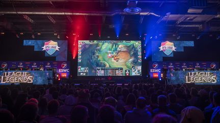 A la Paris Games Week, les compétitions de League of Legends rassemblent des centaines de spectateurs.
 (LIONEL BONAVENTURE / AFP)