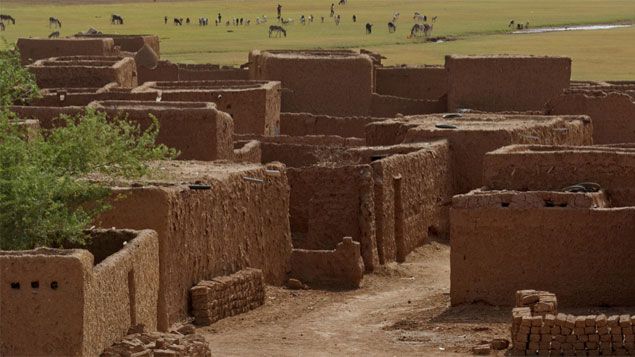 &nbsp; (Ce village proche de la mine chinoise d'Azelit subit la pollution © Géo / Patrick Chapuis)