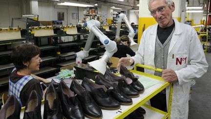 Robert Clergerie dans son usine de Romans-sur-Isère (mai 2010) (AFP / Philippe Desmaze)