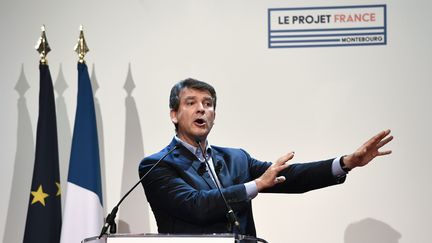 L'ancien ministre de l'Economie et candidat à la primaire à&nbsp;gauche, Arnaud Montebourg, prononce un discours à Gonesse (Val-d'Oise), le 19 septembre 2016. (CHRISTOPHE ARCHAMBAULT / AFP)