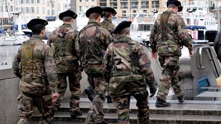 &nbsp; (10.000 militaires vont continuer à assurer la sécurité comme ici à Marseille © MAXPPP)