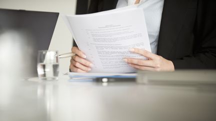 Une femme cadre dans une entreprise. (ODILON DIMIER / MAXPPP)