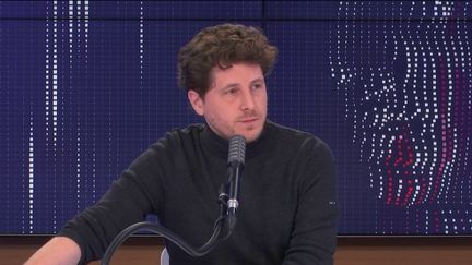 Julien Bayou, secrétaire national d'Europe Écologie-les Verts, était l'invité de franceinfo mardi 15 décembre 2020.&nbsp; (FRANCEINFO / RADIO FRANCE)