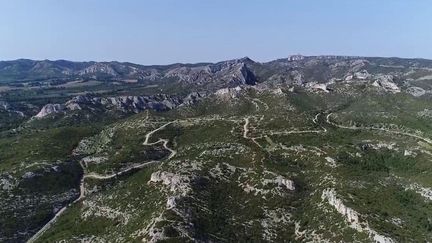 Vacances : le retour des touristes dans le massif des Alpilles&nbsp; (France 2)