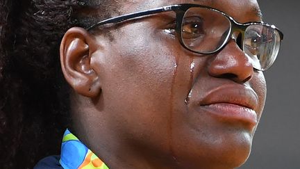 Les larmes en or de la Française Emilie Andéol, championne olympique des plus de 78 kg au judo, le 12 août 2016. (TOSHIFUMI KITAMURA / AFP)