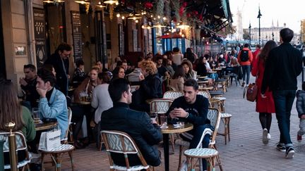 Une terrasse de café à Bordeaux (Gironde), le 29 octobre 2020. (VALENTINO BELLONI / HANS LUCAS)