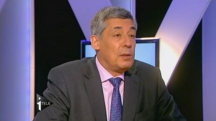 Henri Guaino, ex-conseiller de Nicolas Sarkozy &agrave; l'Elys&eacute;e et candidat aux l&eacute;gislatives dans les Yvelines, le 5 juin 2012, sur i-T&eacute;l&eacute;. (FTVI / I-TELE)