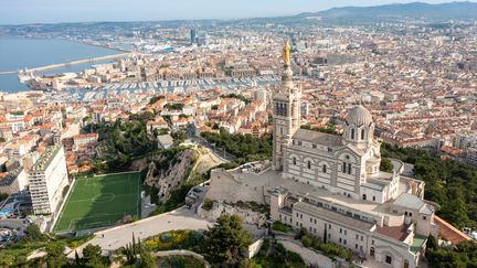 La basilique Notre-Dame de la Garde, le 15 avril 2024 à Marseille (Bouches-du-Rhône). (FRANCK DUBRAY / MAXPPP)