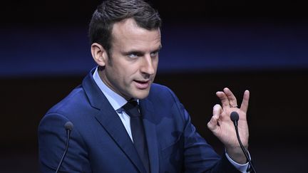 Emmanuel Macron le 22 mars, devant le congrès de l'association des maires de France. (BERTRAND GUAY / AFP)