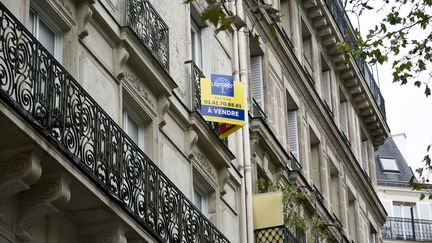 Un appartement à vendre, à Paris, le 21 septembre 2023. (MAGALI COHEN / HANS LUCAS / AFP)