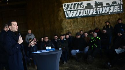 Jordan Bardella addresses farmers in Queyrac in Gironde, January 20, 2024. (CHRISTOPHE ARCHAMBAULT / AFP)