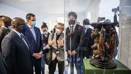 Le Premier ministre congolais et son homologue&nbsp;belge, lors de la présentation de l'inventaire des œuvres africaines conservées à Tervuren.&nbsp; (JASPER JACOBS / BELGA MAG)