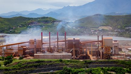 Le site de la Société Le Nickel (SLN, filiale d'Euramet) dans la zone industrielle de Nouméa (Nouvelle-Calédonie). (DELPHINE MAYEUR / HANS LUCAS VIA AFP)