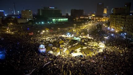 Des milliers de manifestants sont rassembl&eacute;s place Tahrir au Caire, le 24 novembre 2011.&nbsp; (ODD ANDERSEN / AFP)