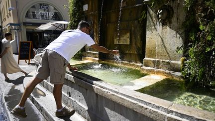 A man cools off in a fountain in Toulon (Var) on July 27, 2024. (MAGALI COHEN / HANS LUCAS / AFP)