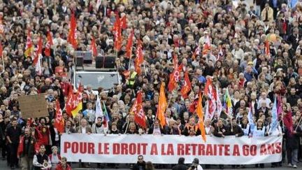 Après avoir fait descendre les syndicats dans la rue à l'automne 2010, la réforme des retraites va maintenant occuper le terrain de la présidentielle. (PHILIPPE DESMAZES / AFP)