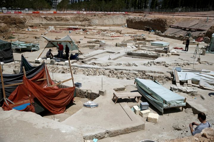 Une vue générale de la nécropole de Falyron Delta, le 27 juillet 2016. (ALKIS KONSTANTINIDIS / REUTERS)