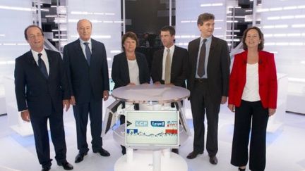 Les six candidats à la primaire de gauche, le 28 septembre 2011. (AFP PHOTO / POOL / FRED DUFOUR)