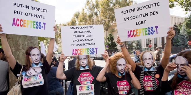 A Paris, des manifestants ont encouragé les pays à boycotter les JO de Sotchi pour soutenir la cause homosexuelle. 