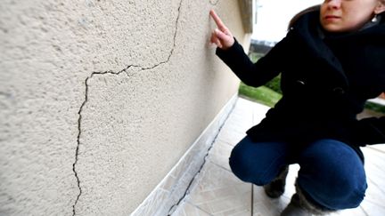 Une maison endommagée, présentant des fissures à cause des épisodes de sécheresse. Image d'illustration. (ST?PHANIE PARA / MAXPPP)