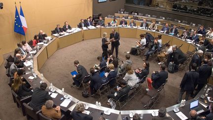 Les membres de la commission d'enquête parlementaire sur les attentats rendent leurs conclusions le 5 juillet 2016 à l'Assemblée nationale à Paris. (MAXPPP)