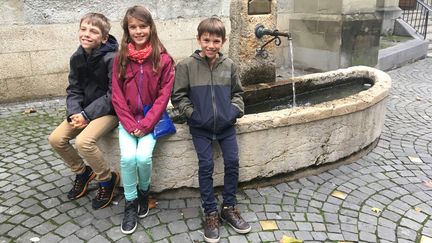 Zachary, Héloïse et Ariel, trois Vosgiens découvrent Lausanne. (INGRID POHU / RADIO FRANCE)