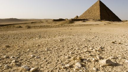 Rendre son granit à la pyramide de Mykérinos ? Le projet suscite une vive controverse en Egypte