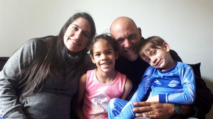 Fabiola, Alejandro et leurs enfants. (BENJAMIN ILLY / RADIO FRANCE)