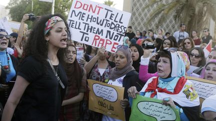 Des Egyptiennes protestent contre le harcèlement sexuel devant l'opéra au Caire en juin 2014.&nbsp; (ASMAA WAGUIH / X02458)