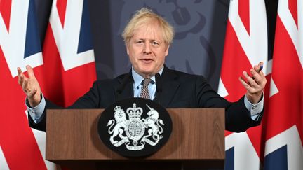 Le Premier ministre britannique Boris Johnson lors d'une conférence de presse où il annonce qu'un accord sur le Brexit a été trouvé, le 24 décembre 2020 à Londres (Grande-Bretagne). (PAUL GROVER / POOL)