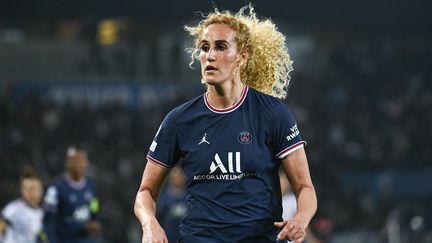 La Parisienne Kheira Hamraoui lors du quart de finale de Ligue des champions entre le Paris-Saint-Germain et le Bayern Munich, le 30 mars 2022, au Parc des Princes. (VICTOR JOLY / VICTOR JOLY)