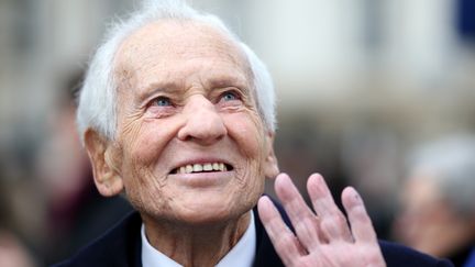 L'académicien Jean d'Ormesson,&nbsp;lors de&nbsp;l'inauguration d'une&nbsp;place en l'honneur de l'écrivain Maurice Druon, membre de l'Academie francaise, et auteur de la chanson "Le chant des Partisans",&nbsp;le 17 janvier 2014 à Paris. (KENZO TRIBOUILLARD/AFP)