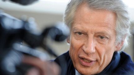 Dominique de Villepin teint une conférence de presse à Vaiges (Mayenne), le 28 février 2012. (AFP - Jean-François Monier)