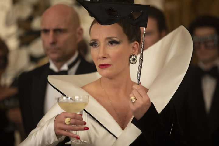 Emma Thompson dans&nbsp;"Cruella" de&nbsp;Craig Gillespie. (LAURIE SPARHAM / 2021 DISNEY ENTERPRISE INC.)